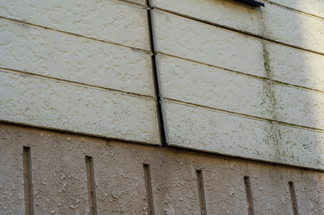 外壁が膨らんできたら要注意！？原因や対処法を解説